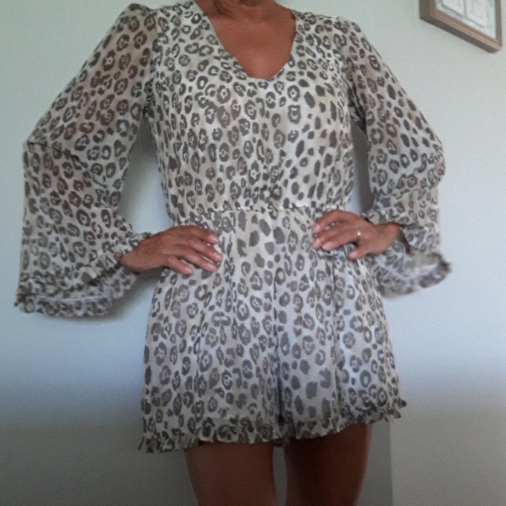 NWOT Animal printer Romper